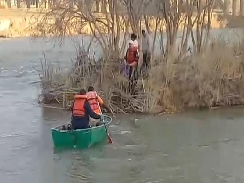 Rescatan a embarazada junto a su familia varada en el río Bravo en su intento por cruzar a EU