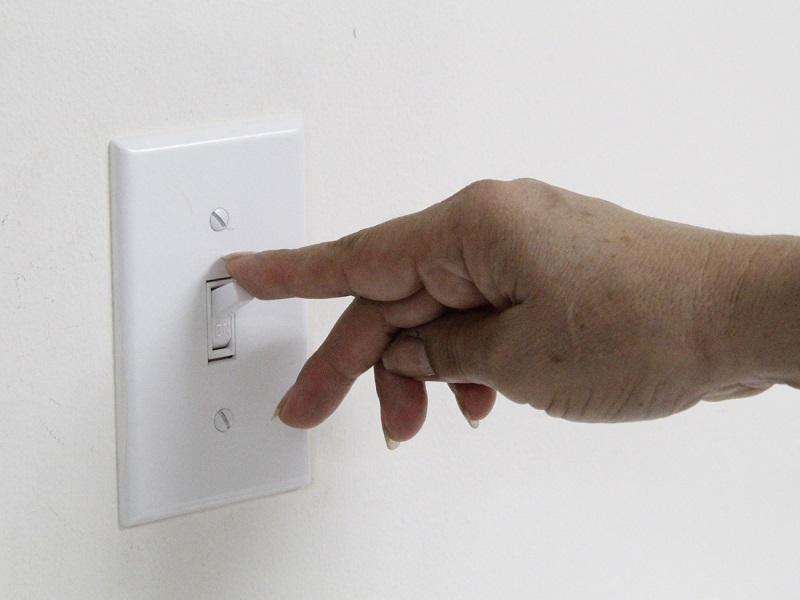 AMLO pide a mexicanos que apaguen un foco, o dos para ahorrar energ&iacute;a