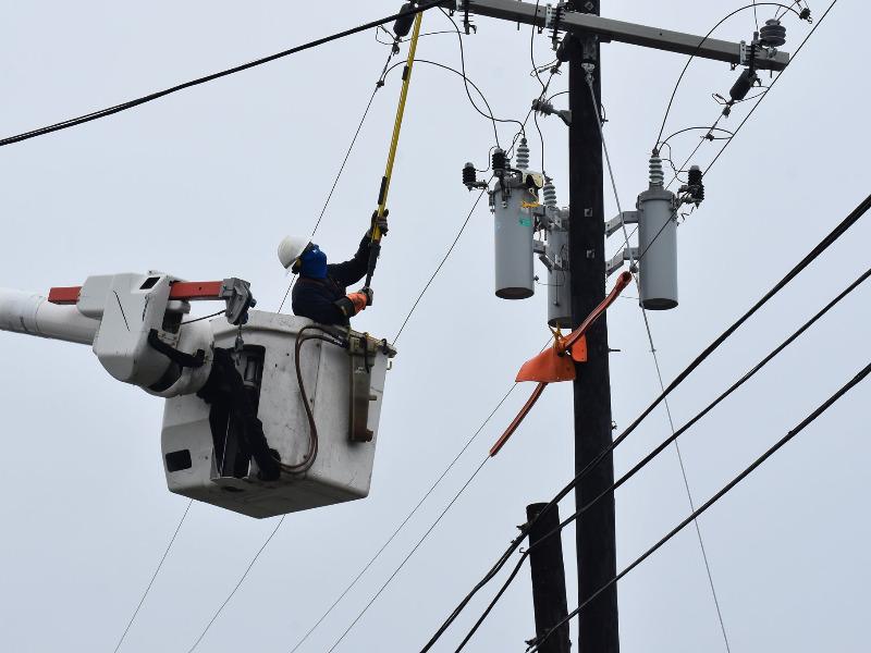 Piden a la población de Eagle Pass ahorrar energía eléctrica, aún hay familias sin luz