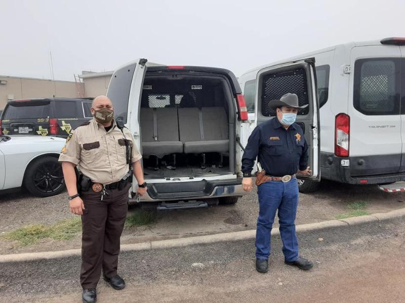 Departamento del Sheriff don&oacute; un veh&iacute;culo de transporte para veteranos de guerra 