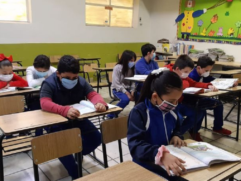 Analiza México esquema de reapertura de escuelas en pandemia de Covid-19