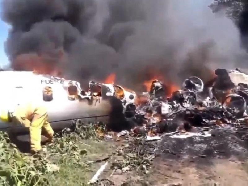 Se desploma nave de la Fuerza A&eacute;rea Mexicana en Veracruz; hay 6 muertos (VIDEO)