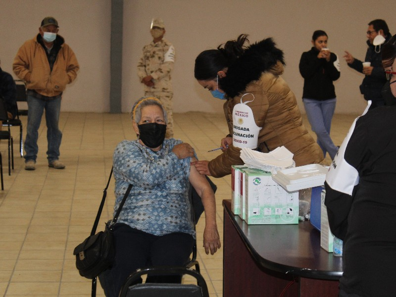 Reporta Coahuila avance en vacunación a adultos mayores en 17 municipios