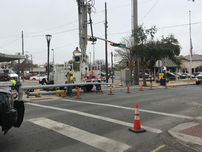 Quitaron el semáforo del cruce de las calles Main y Jefferson, ahora será una esquina de cuatro altos (video)