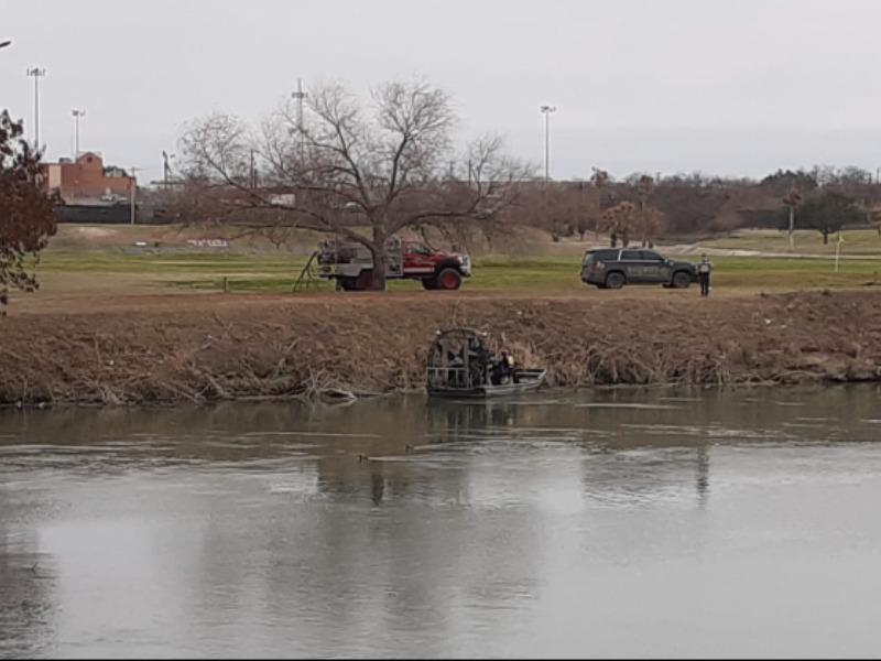 Encuentran dos hombres muertos flotando en el río Bravo, a poca distancia del Puente Uno