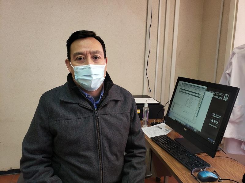 Es el trabajador quien debe tramitar su incapacidad ante el IMSS, o en su caso un familiar con carta poder