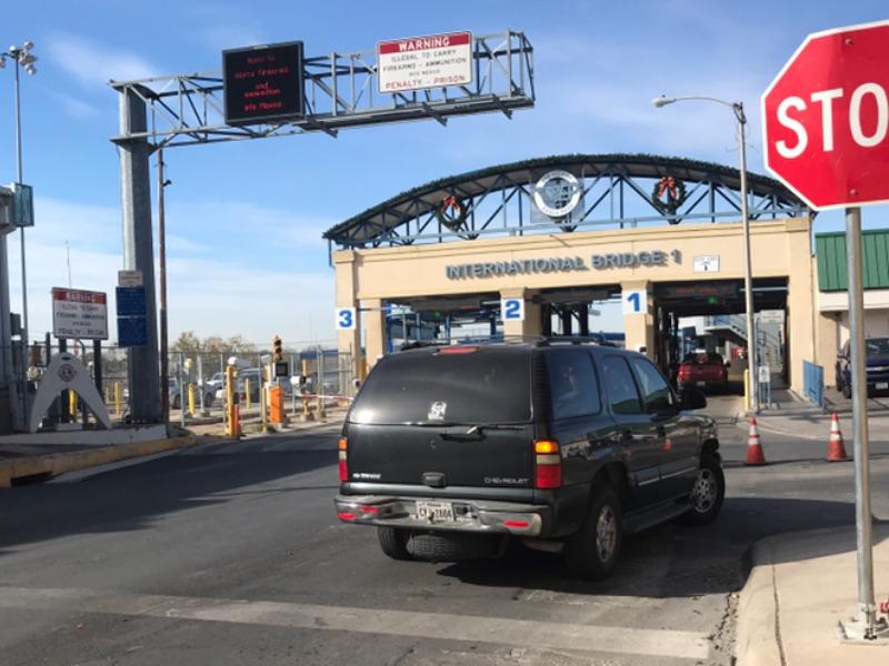 Aumentarán tarifas de cruce en puentes internacionales de Eagle Pass, 4 dólares para autos particulares y 1 dólar para peatones (video)