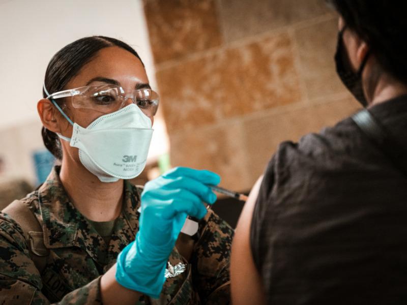 Enfermeros militares llegar&aacute;n a Eagle Pass para vacunar contra el Covid-19 a quienes no pueden salir de casa