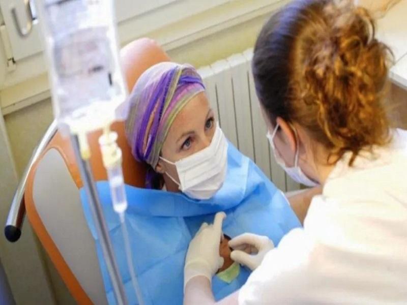 No deben vacunarse contra el COVID-19 quienes padezcan c&aacute;ncer en fase aguda, tomen quimioterapias, antibi&oacute;ticos o esteroides (video)