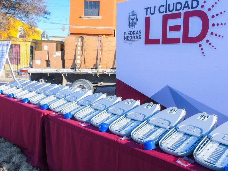 Iluminada con luz LED el 80% de Piedras Negras, el compromiso del alcalde es llegar a 100%: Obras P&uacute;blicas 