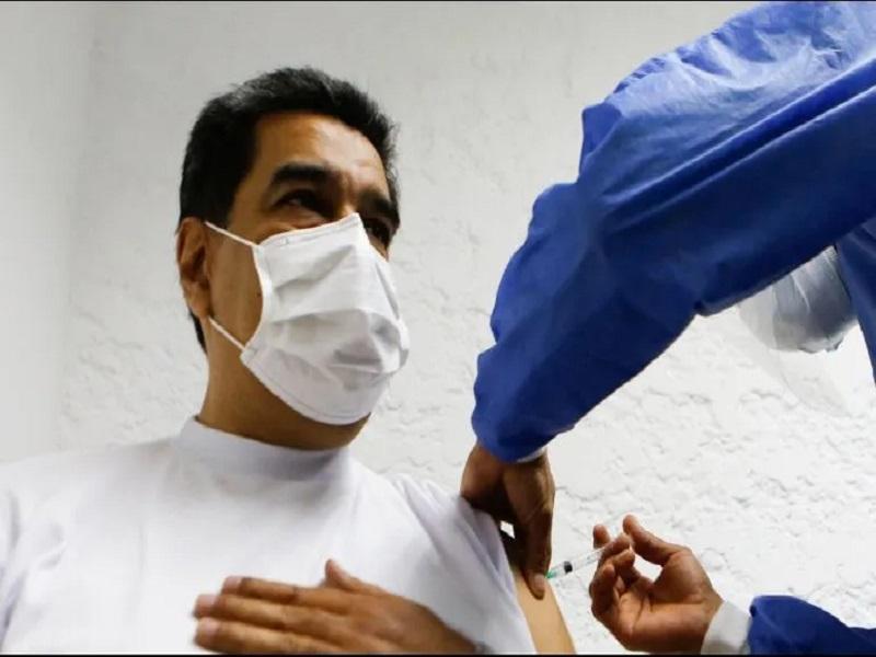 Nicol&aacute;s Maduro y su esposa reciben primera dosis de la vacuna Sputnik V contra el COVID-19