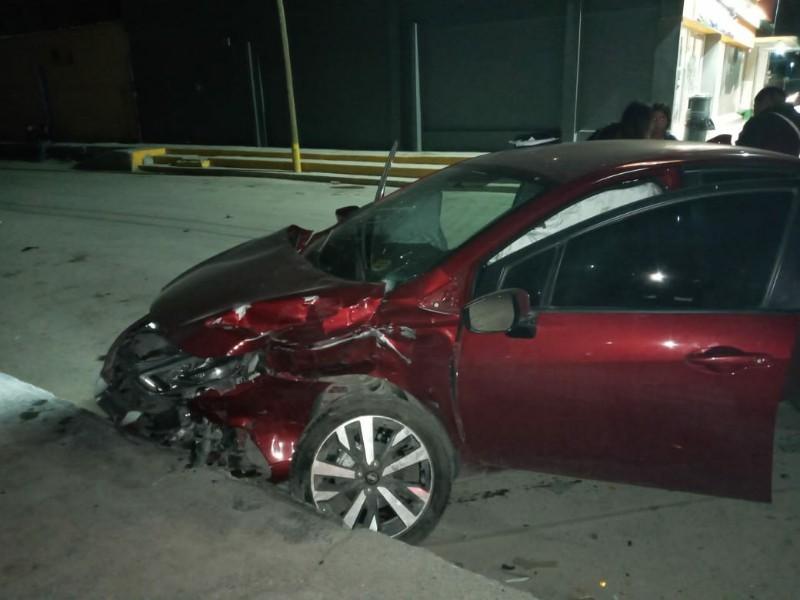 Fuerte choque en Morelos deja daños en dos vehículos 