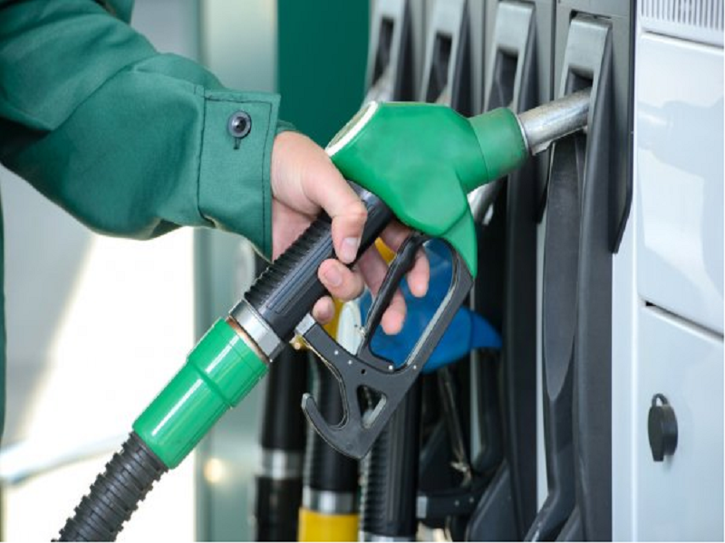 AMLO da ultimátum a gasolineras y gaseras: o dan litros de a litro, o van a perder sus concesiones (video)