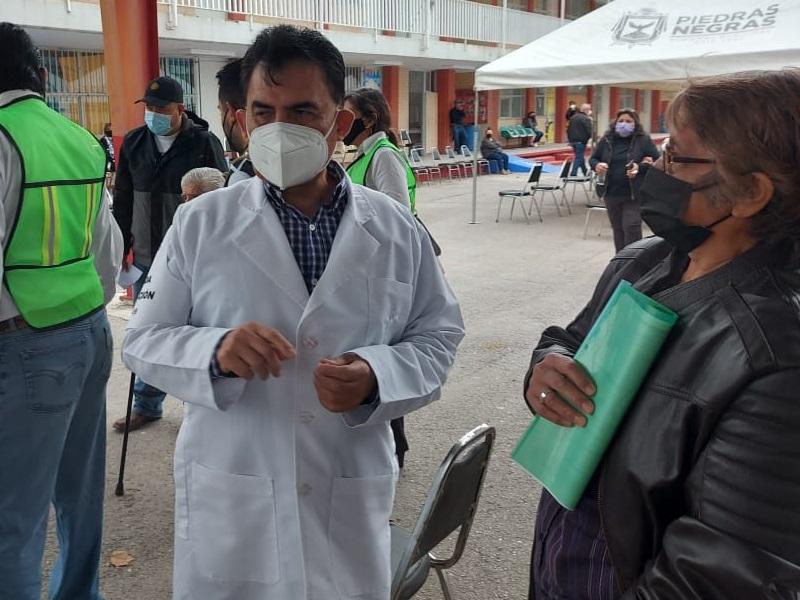Desmienten se est&eacute;n tirando vacunas antiCovid en Piedras Negras como circula en redes sociales