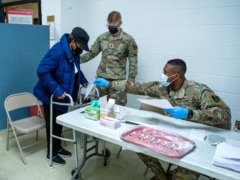 Preparan vacunaci&oacute;n antiCovid a domicilio en Eagle Pass