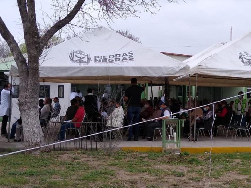 Mil 958 adultos mayores han recibido la primera dosis de la vacuna antiCovid en Piedras Negras