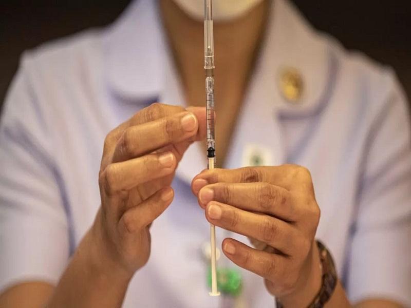 Noruega suspende uso de la vacuna antiCovid de AstraZeneca tras casos de trombosis y derrames