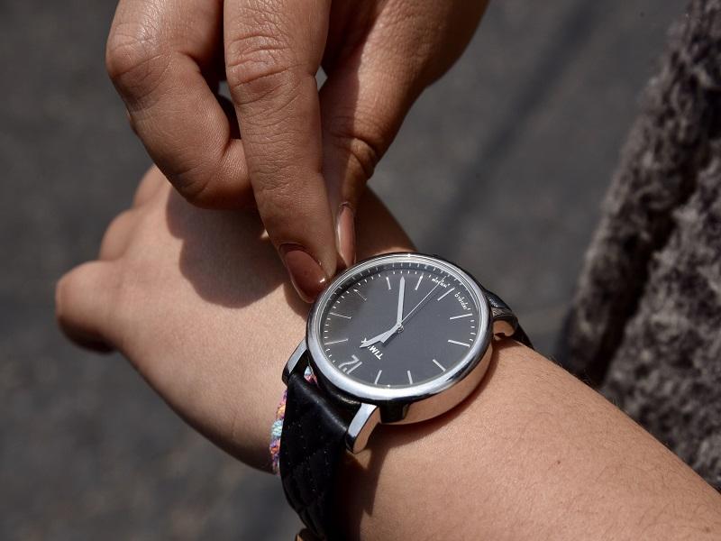 Cambio de horario genera confusi&oacute;n en la frontera de Piedras Negras, algunos despistados no adelantaron una hora su reloj