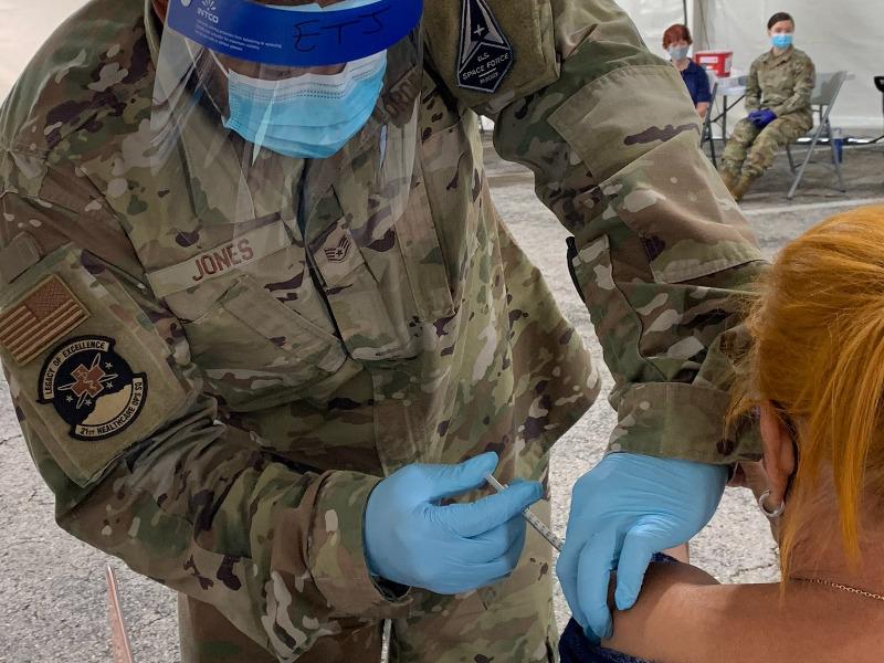 Militares aplicarán alrededor de 120 vacunas antiCovid a domicilio en Eagle Pass