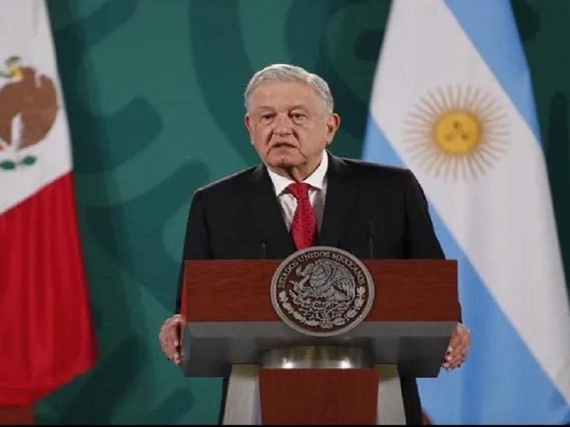 AMLO no descarta tercera ola de COVID-19 en M&eacute;xico, pide no confiarse