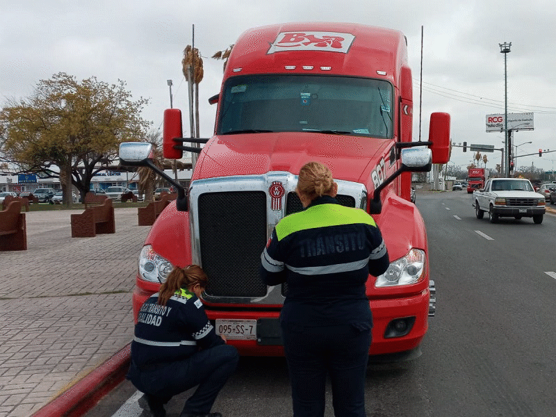 Se quejan transportistas por incumplimiento de acuerdo con el municipio y multas a operadores