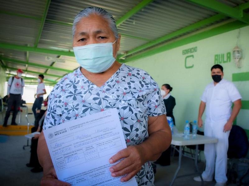Aplican la dosis n&uacute;mero 10 mil para adultos mayores en Piedras Negras; fue a Rosa Huitr&oacute;n, de 73 a&ntilde;os