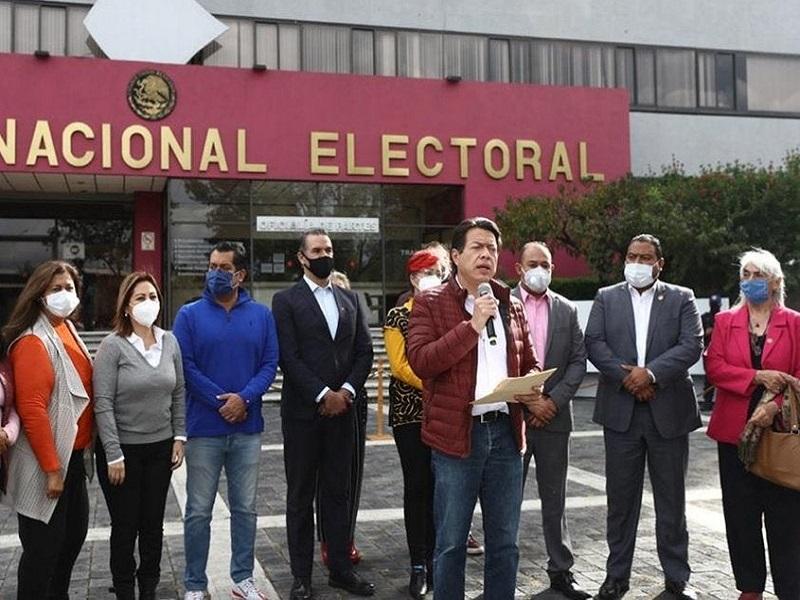 Se lanza Morena contra INE y lo acusa de querer quitarle mayor&iacute;a con candado a pluris
