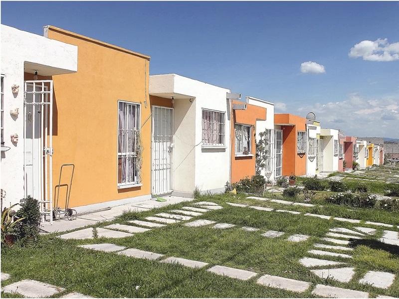 Ir&aacute; Infonavit tras invasores de vivienda, no para despojarlos sino para regularizarlos, dice delegado estatal