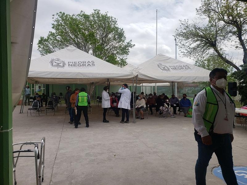Disminuyen adultos mayores que se vacunan contra el COVID-19, los de la regi&oacute;n pueden acudir a Piedras Negras