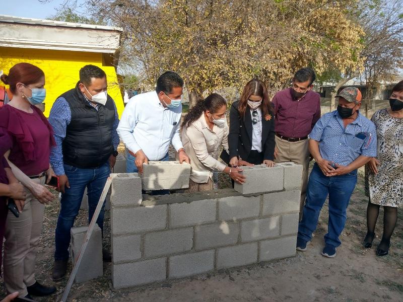 Colocan primera piedra de la ampliaci&oacute;n de casa del adulto mayor en Acu&ntilde;a