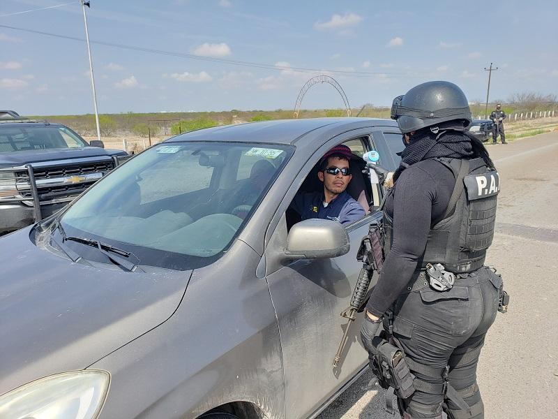 Vigilan polic&iacute;as de la Fiscal&iacute;a que se respeten medidas por pandemia en bancos, centros comerciales o centros recreativos