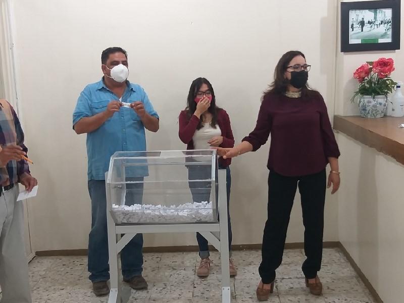Premian con dinero en efectivo a contribuyentes cumplidos en Morelos