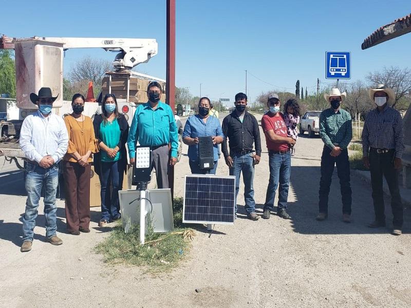 Instalan luminarias solares en bulevar y rehabilitan cerco perimetral en panteón de San Carlos, municipio de Jiménez