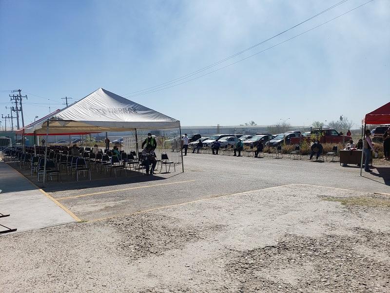Vacunados contra el COVID-19 m&aacute;s de 300 adultos mayores en su auto; 130 a domicilio y m&aacute;s de 12 mil en m&oacute;dulos de Piedras Negras (video)