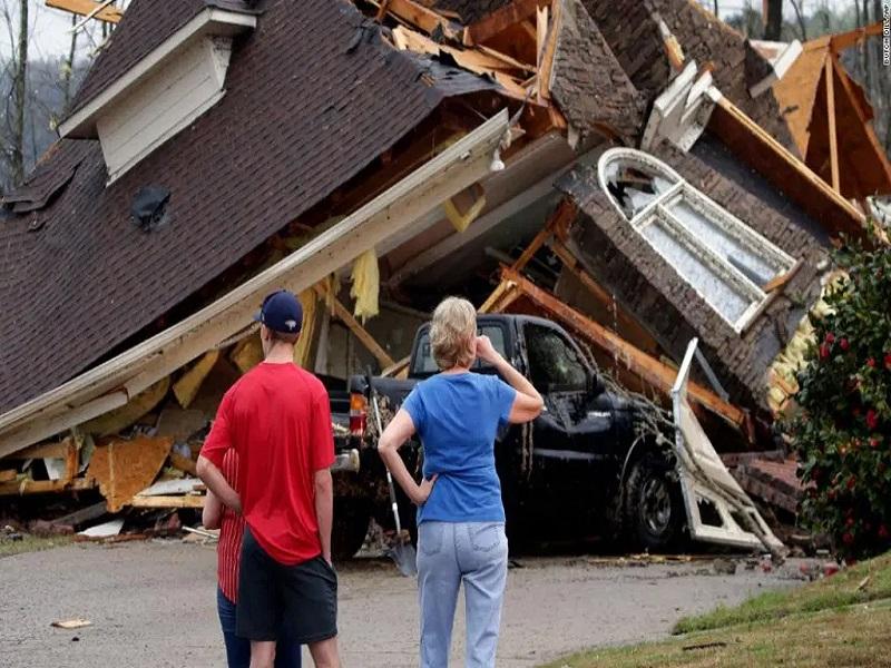 Al menos cinco muertos por tornado en Alabama