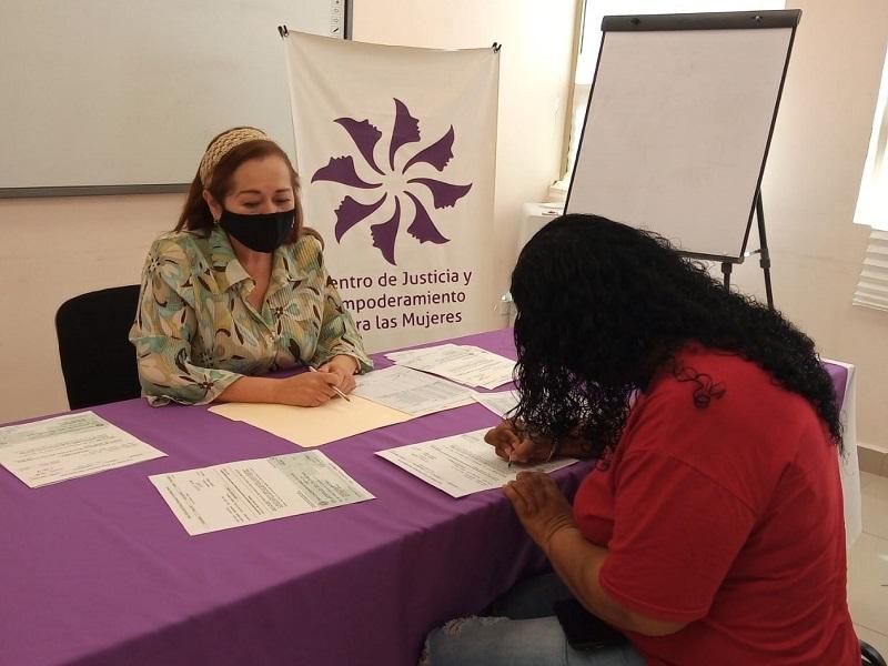 Sigue entrega de pensiones alimenticias a mujeres de Acu&ntilde;a por el consulado de M&eacute;xico en Del Rio