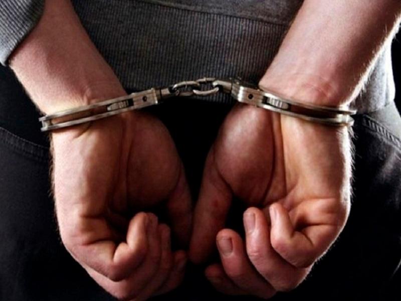 Detuvieron a hombre de Eagle Pass que choc&oacute; contra un veh&iacute;culo que transportaba reos, tra&iacute;a droga