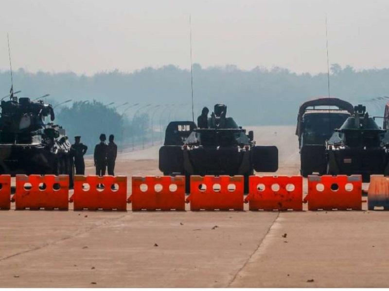 Militares desatan el horror en Birmania, disparan a las cabezas de manifestantes, matan a decenas (video)
