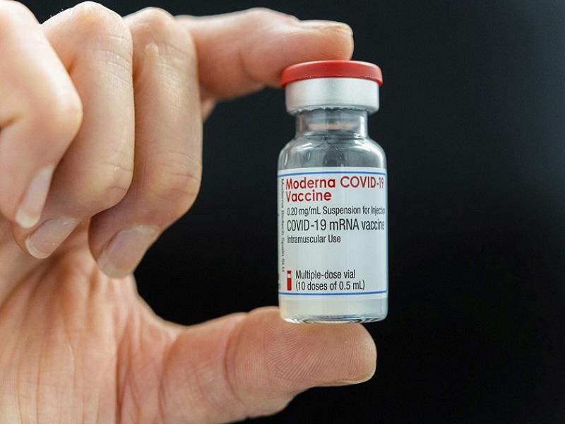 Vacunas antiCovid de Pfizer y Moderna evitan contagio en un 90% tras segunda dosis, revela estudio