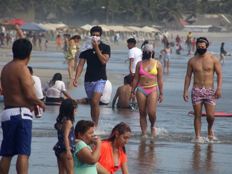 Llama Salud a evitar centros tur&iacute;sticos y aglomeraciones para evitar una tercer oleada de Covid-19