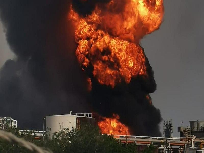 Se registra incendio en refinería de Pemex en Minatitlán, Veracruz