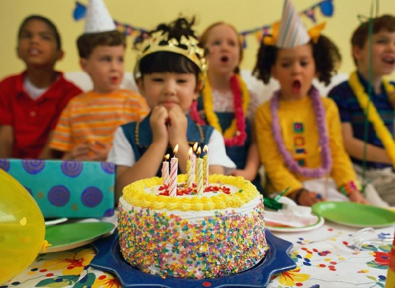 En Piedras Negras están autorizadas las fiestas infantiles y permitido que niños acudan a eventos sociales como bodas y XV años (video)