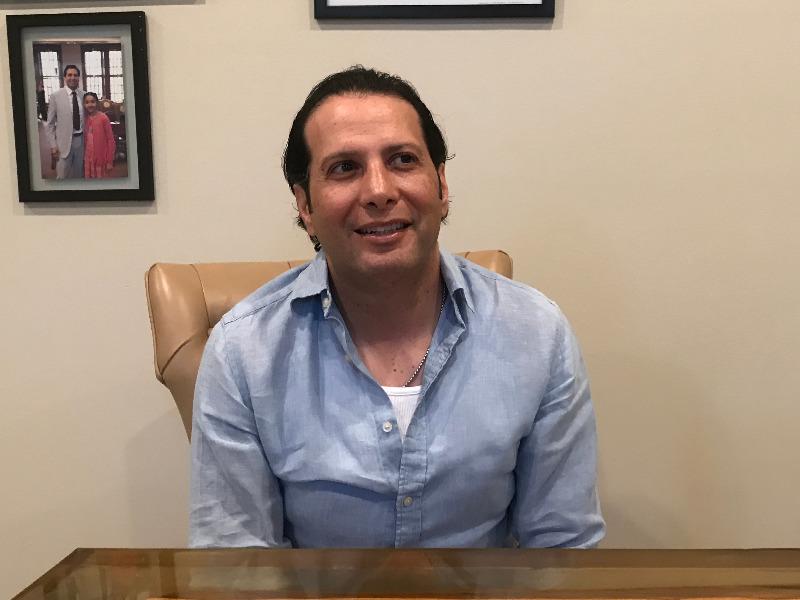 Poncho Nevarez incursiona en la m&uacute;sica y presenta nuevo disco, es abogado y fue representante estatal