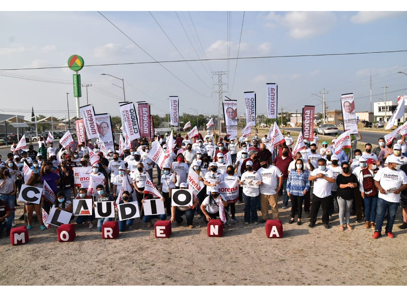 Ofrece Claudio Bres a ligas deportivas hacer campos de futbol 7 en la Macroplaza; visita domicilios en colonias