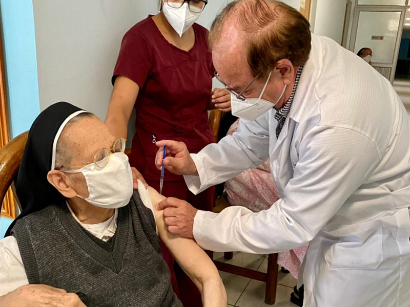 Contin&uacute;a vacunaci&oacute;n antiCovid en asilos de Coahuila