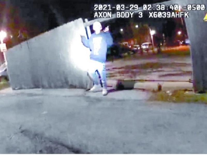 Mata policía a menor en Chicago (VIDEO)