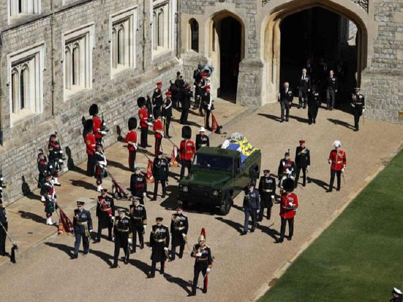 Da Isabel II último adiós al príncipe Felipe en sobrio funeral