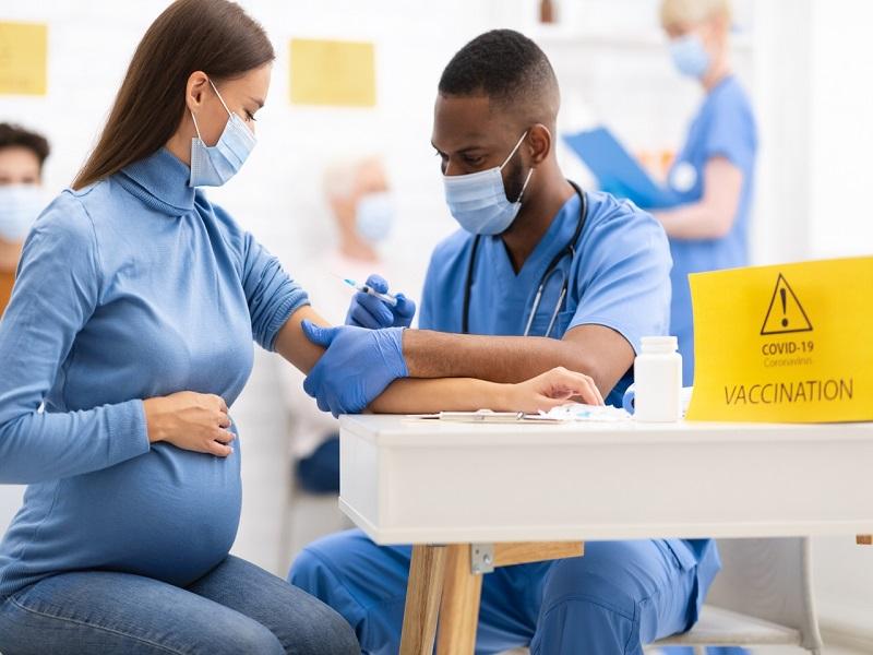 No se realizaron pruebas de la vacuna antiCovid en mujeres embarazadas o lactando (video)