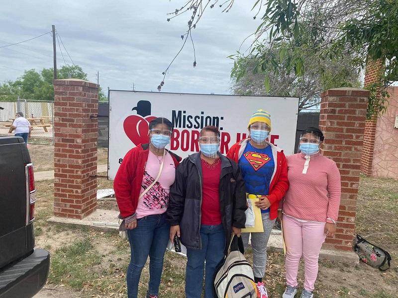 Cruza a EU por la frontera Piedras Negras-Eagle Pass el primer grupo de 25 migrantes que solicit&oacute; asilo, esperaron dos a&ntilde;os (video)