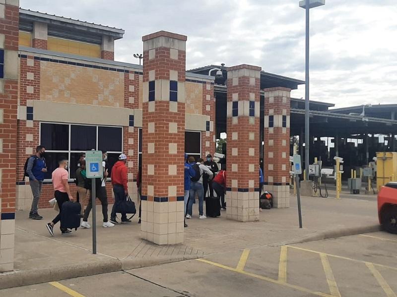 Suman 7 mil 853 personas con casos activos que han cruzado a EU: OIM 